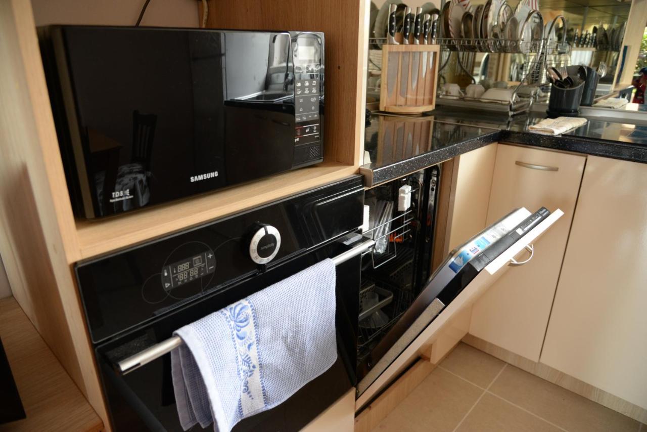 Family Lux Apartment สวิติ วลัส ภายนอก รูปภาพ