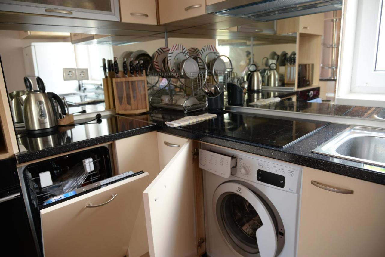 Family Lux Apartment สวิติ วลัส ภายนอก รูปภาพ