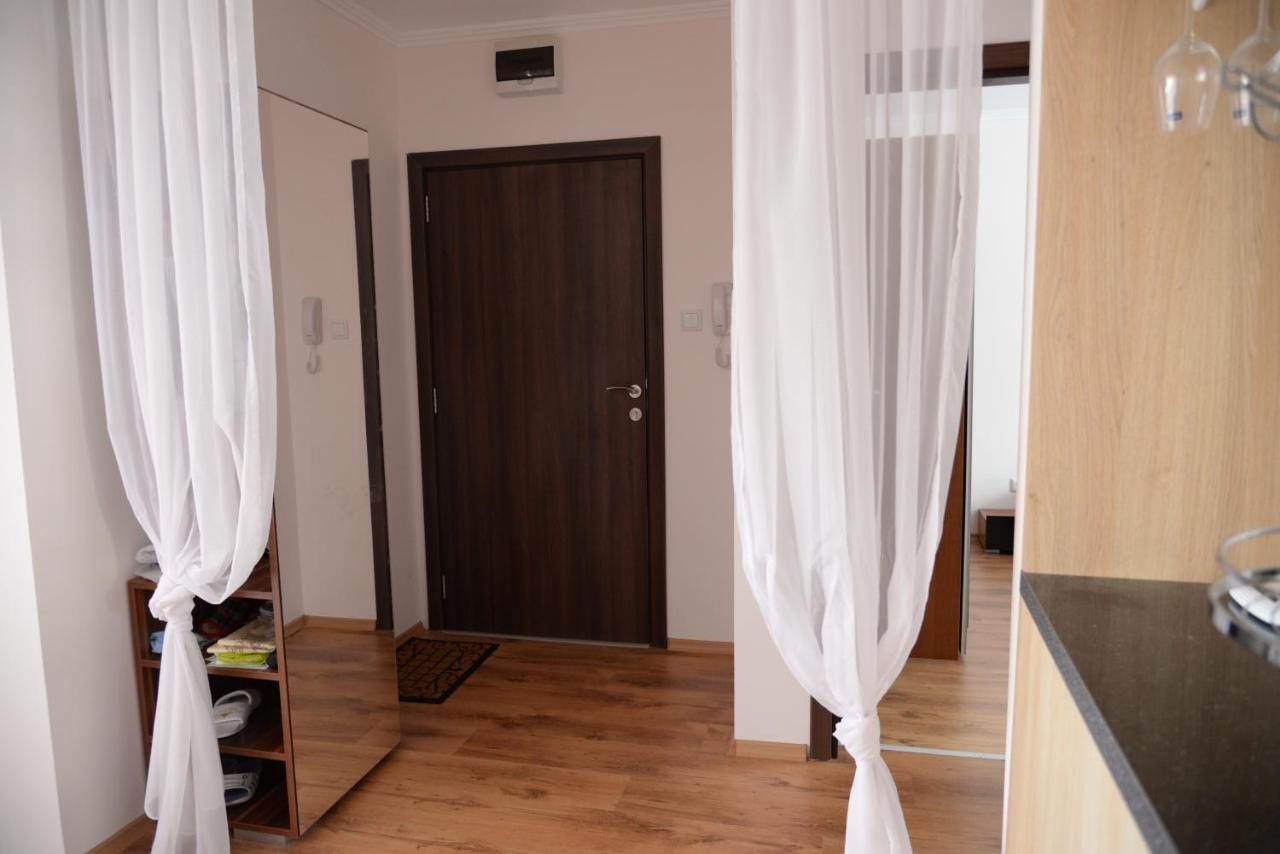 Family Lux Apartment สวิติ วลัส ภายนอก รูปภาพ