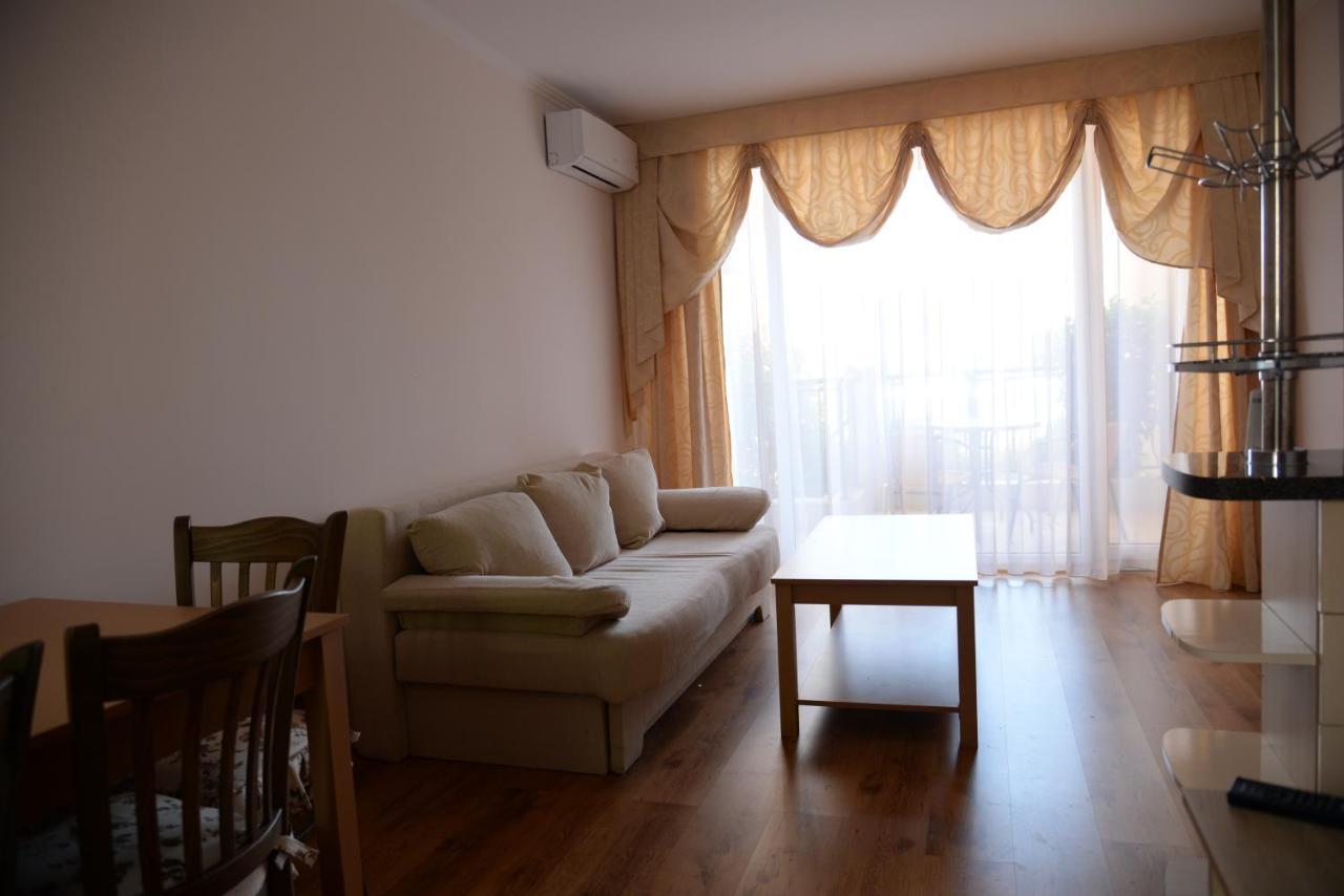 Family Lux Apartment สวิติ วลัส ภายนอก รูปภาพ
