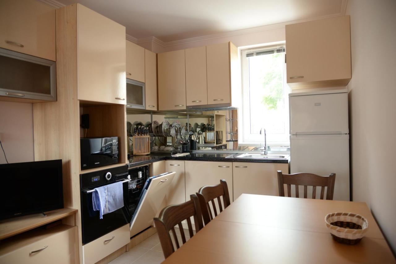 Family Lux Apartment สวิติ วลัส ภายนอก รูปภาพ